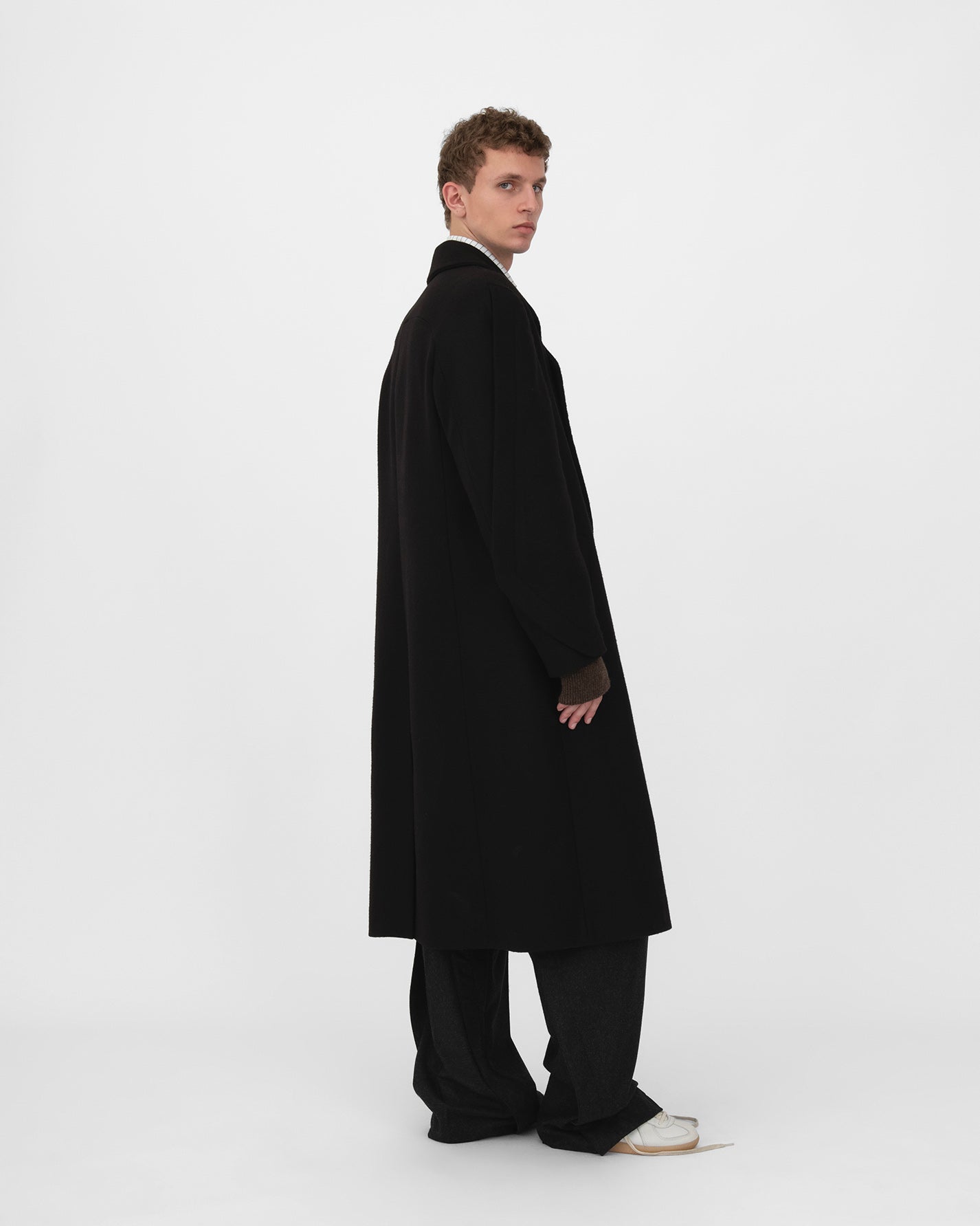 ORIGAMI WOOL COAT in black