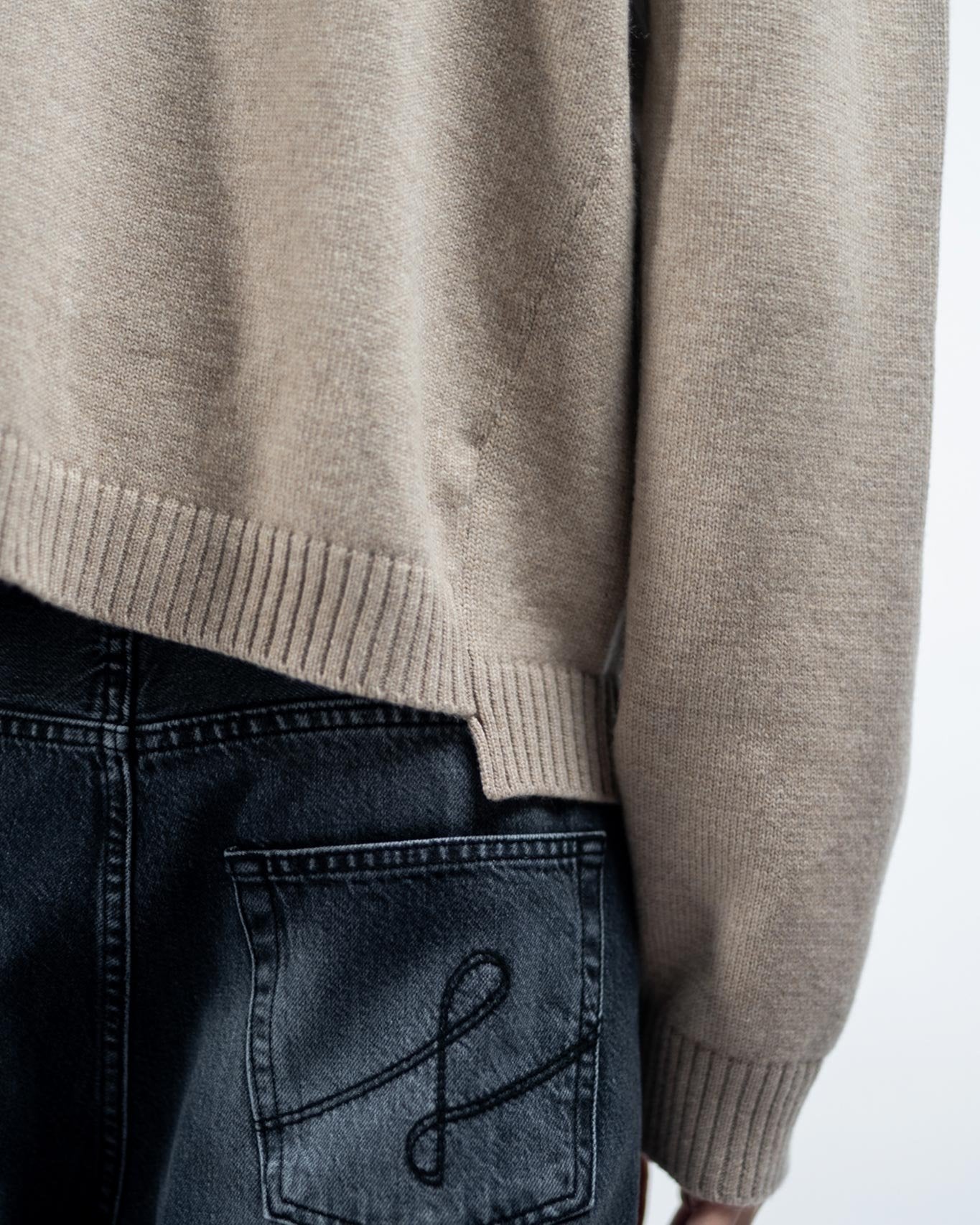 CUT-SWEATER (TAUPE)