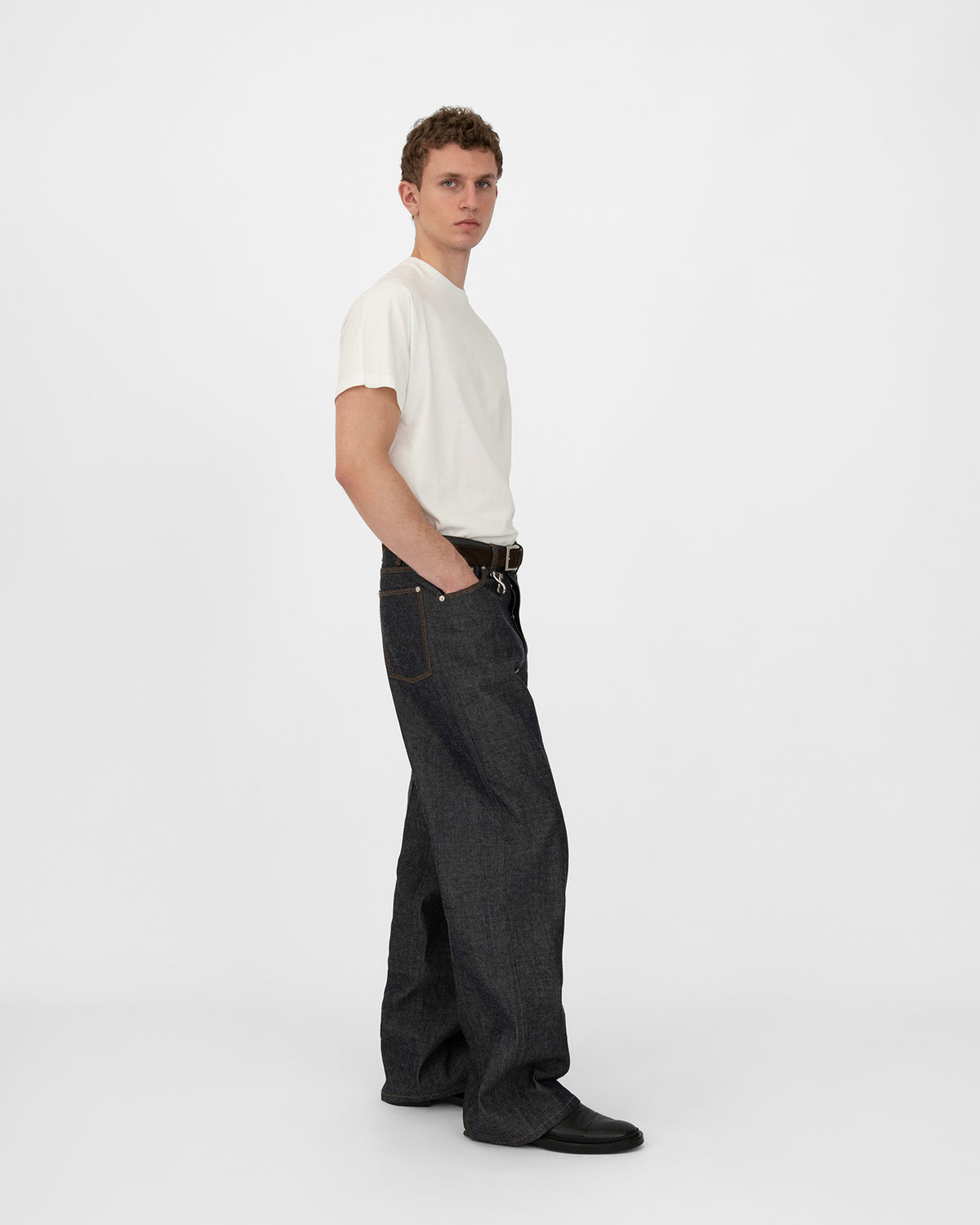 ITALIAN RAW DENIM JEANS in indigo