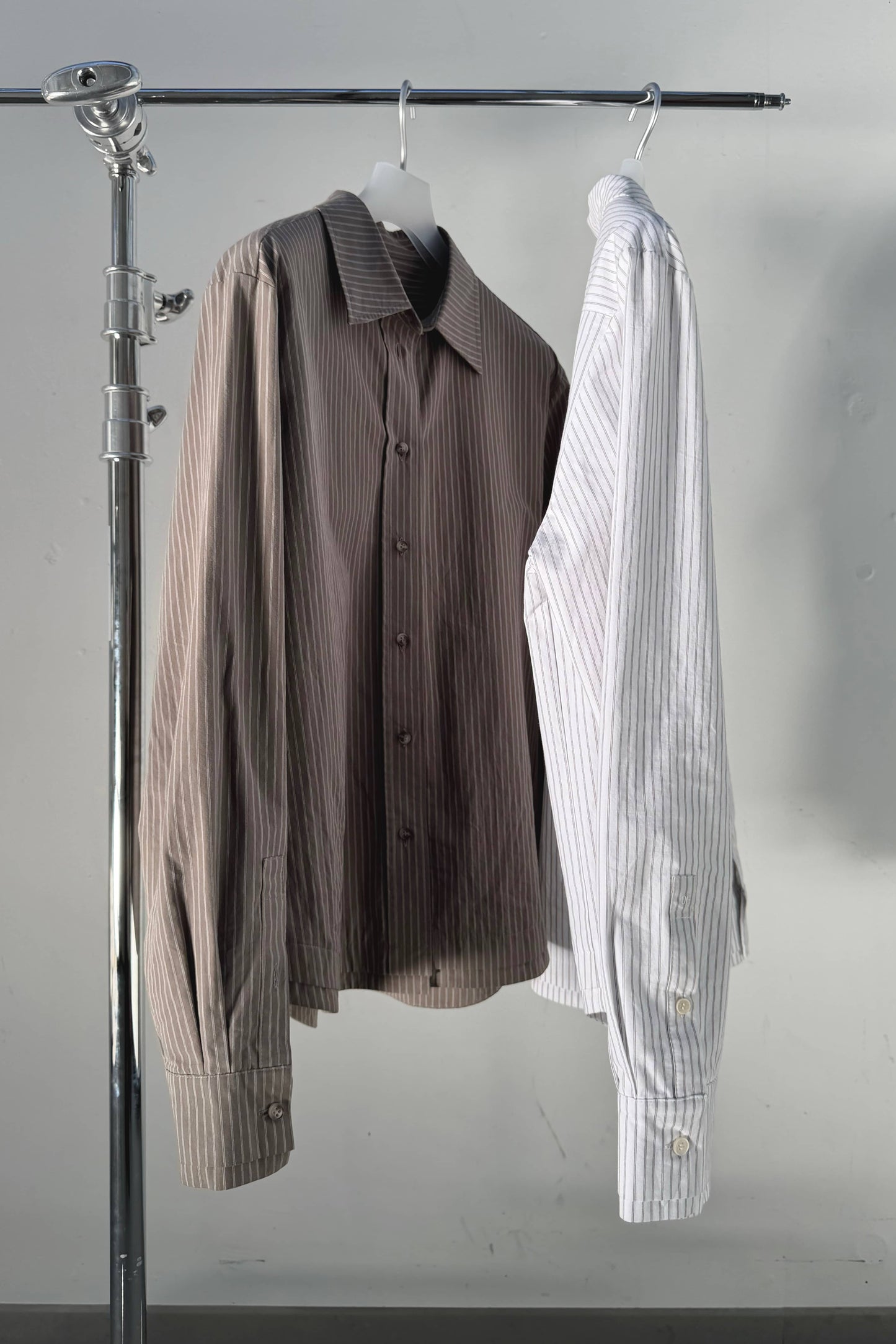 DOUBLE-HEM PINSTRIPE SHIRT in macchiato/white
