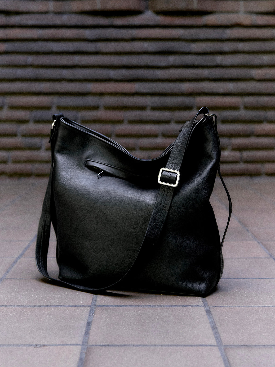 COMMUTER LEATHER BAG in black