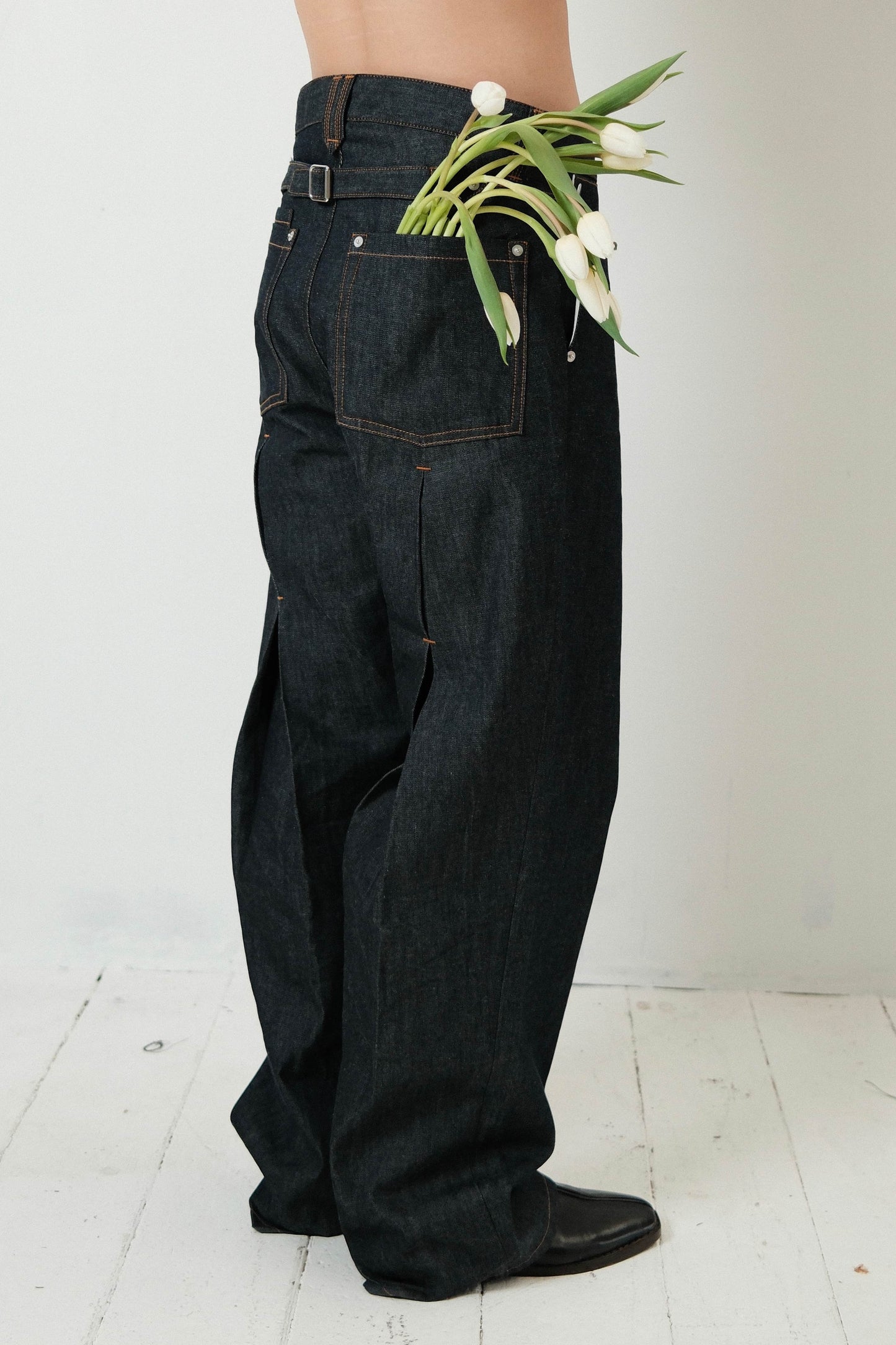 JAPANESE TULIP RAW DENIM JEANS in indigo