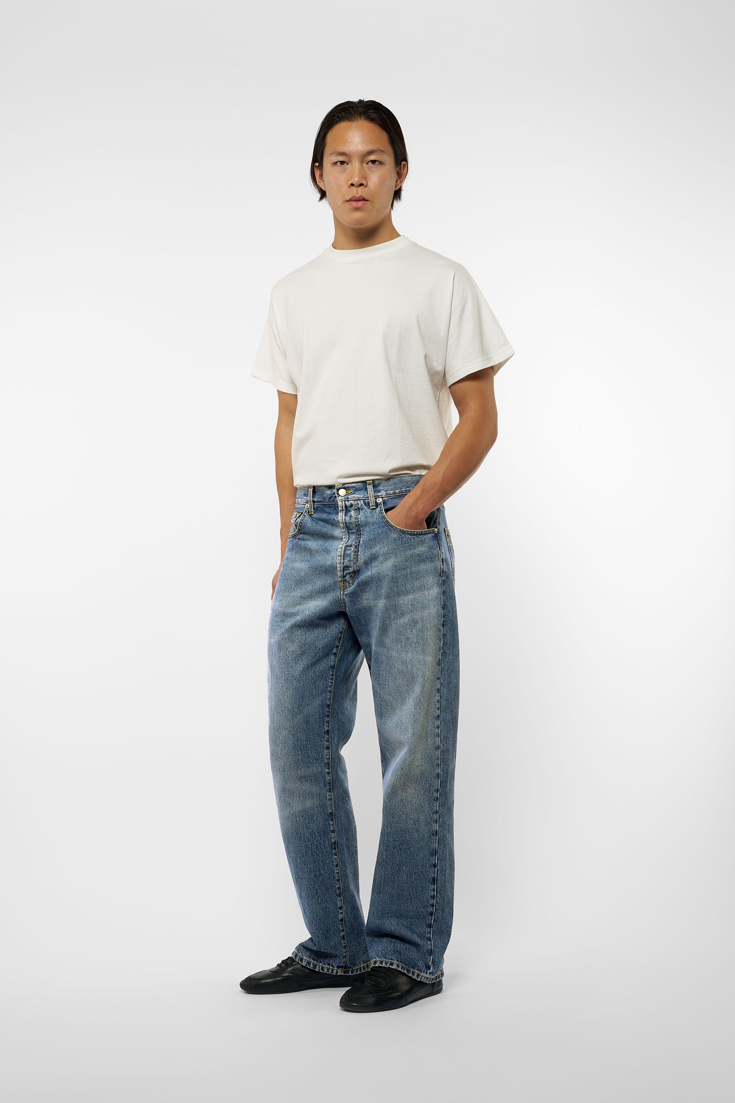 LOT-05 DENIM JEANS in broken indigo