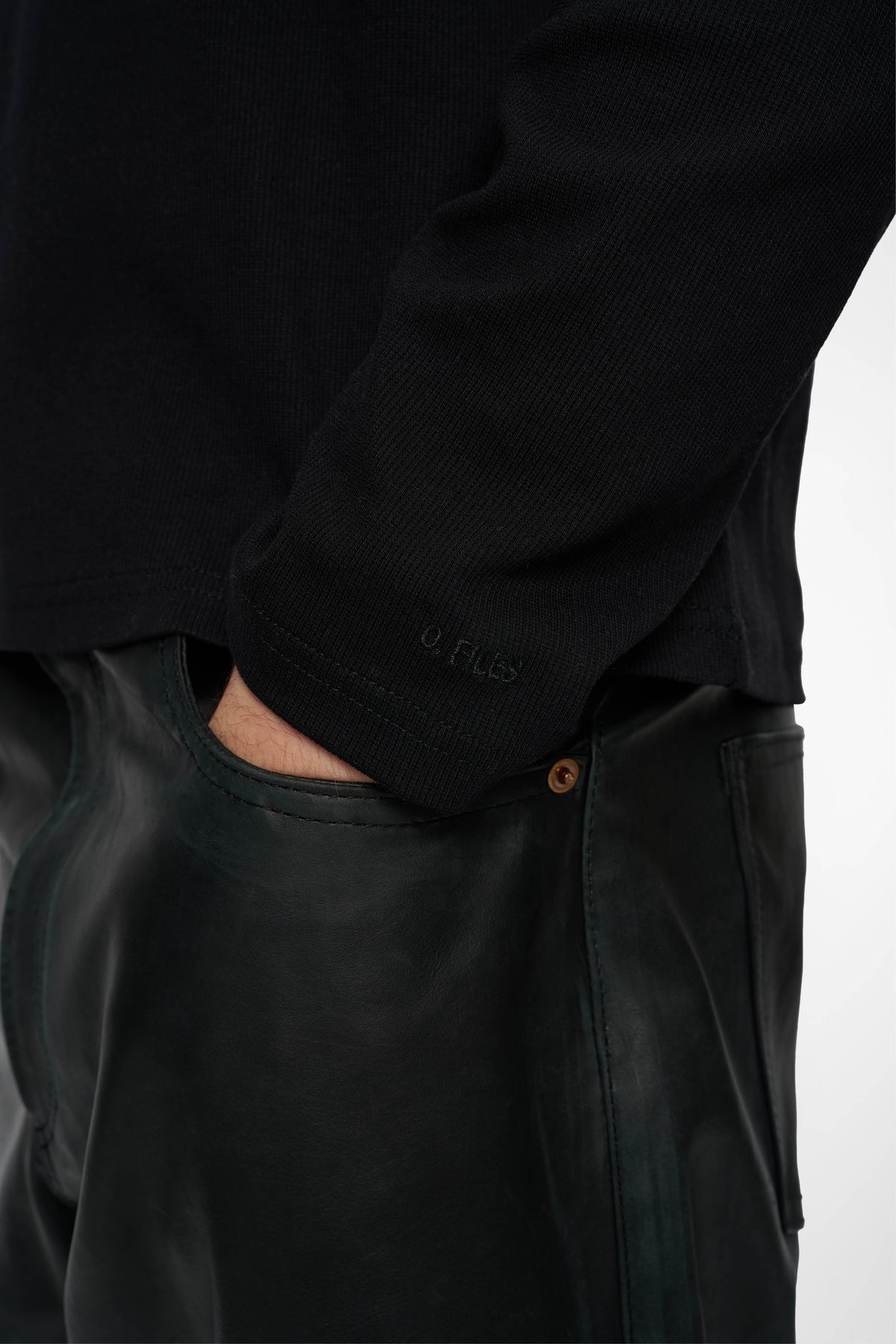 HENLEY LONG SLEEVE in black