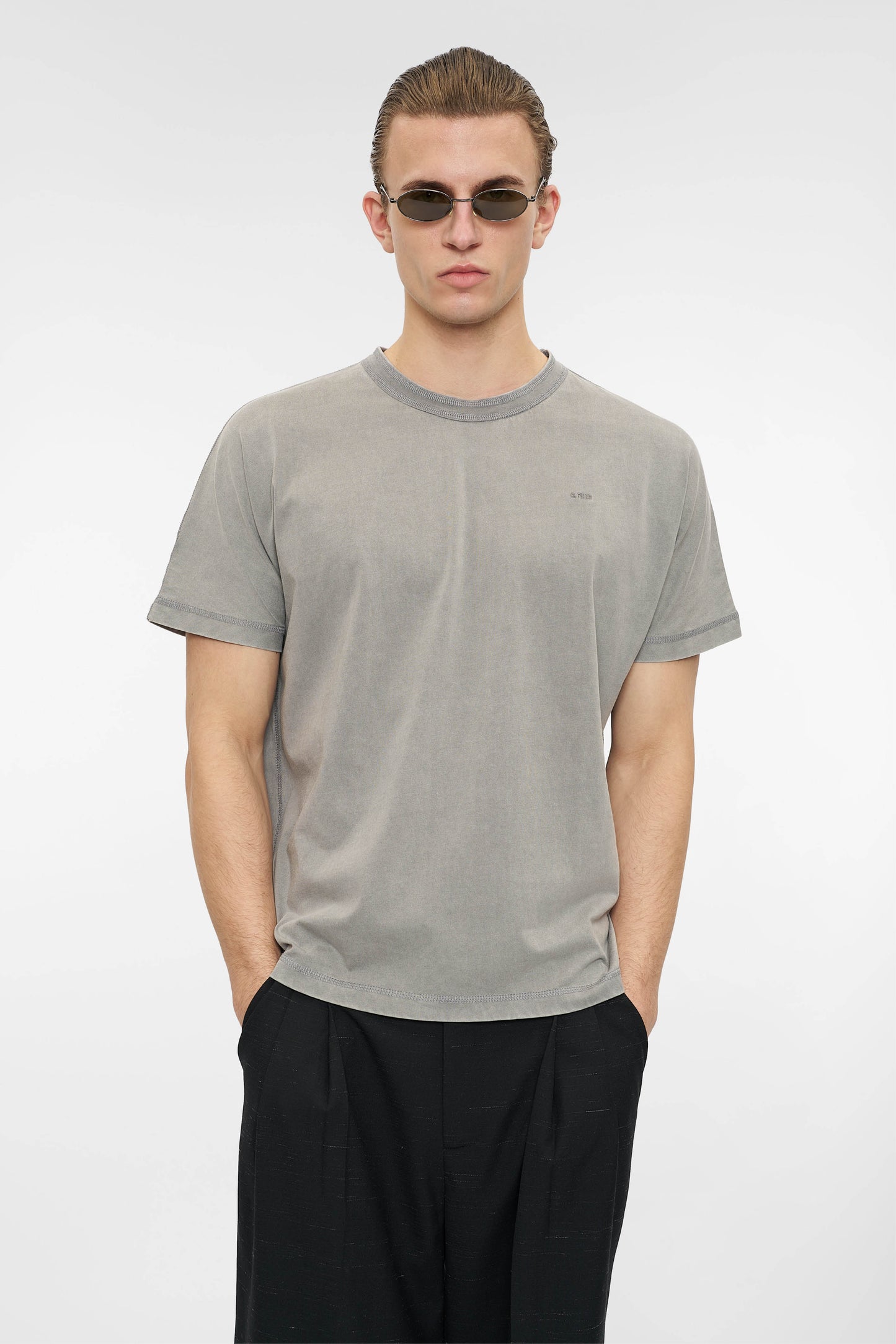 RETRO COVERSTITCH T-SHIRT in faded grey