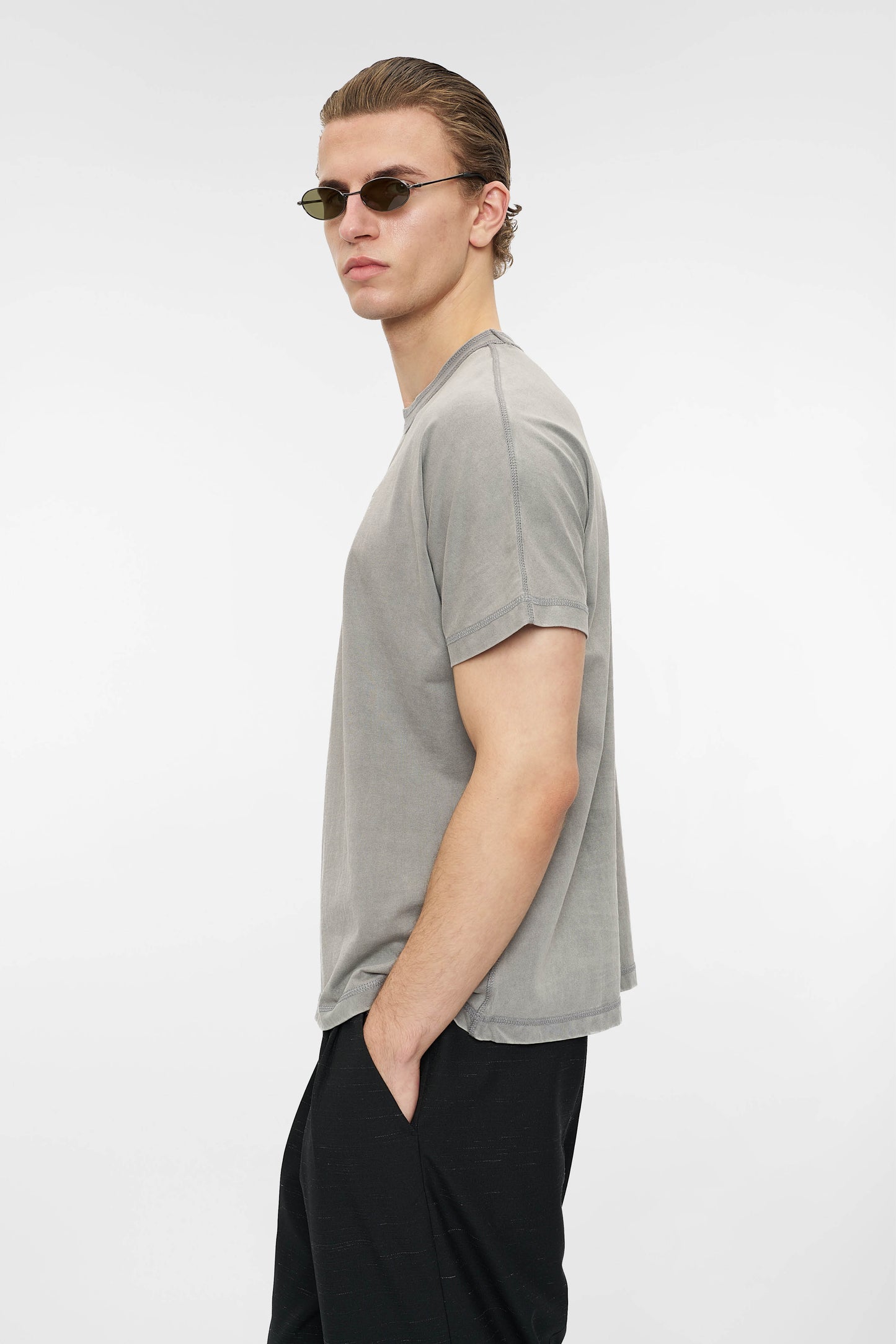 RETRO COVERSTITCH T-SHIRT in faded grey