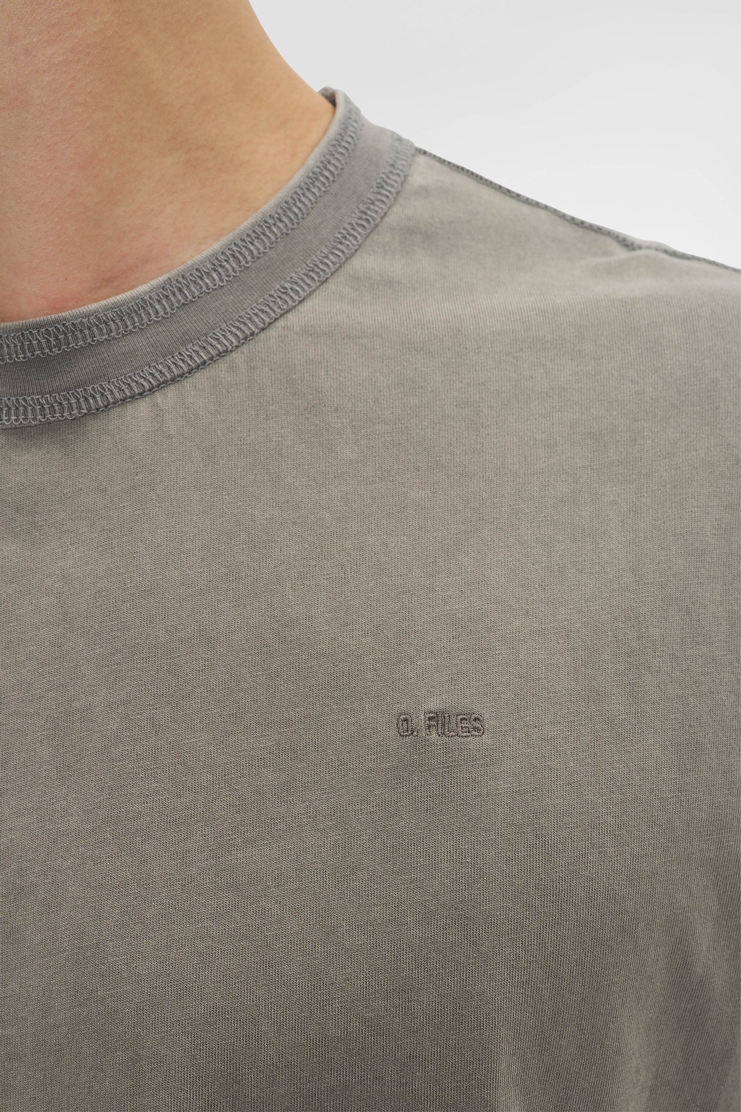 RETRO COVERSTITCH T-SHIRT in faded grey