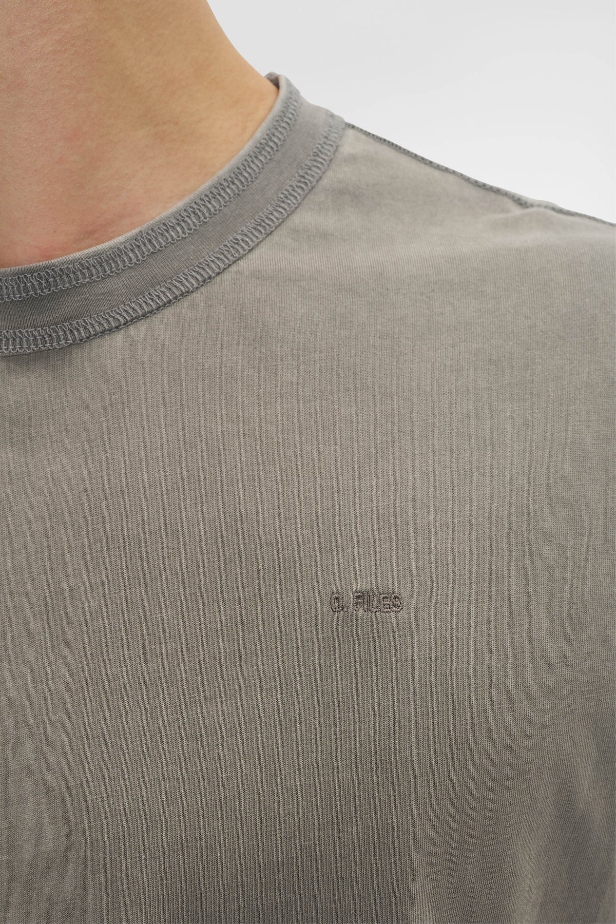 RETRO COVERSTITCH T-SHIRT in faded grey