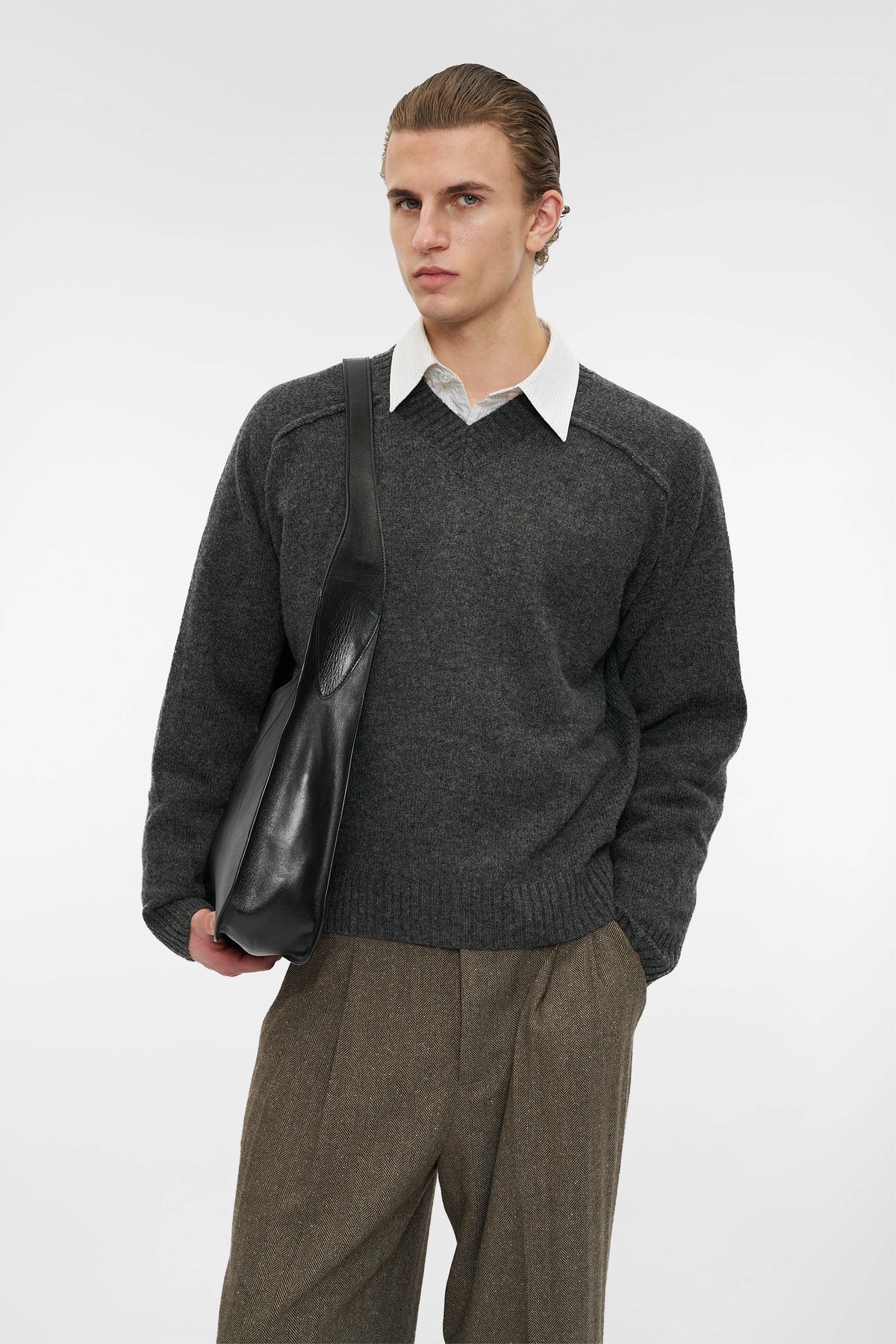 V-NECK KNIT in charcoal mélange