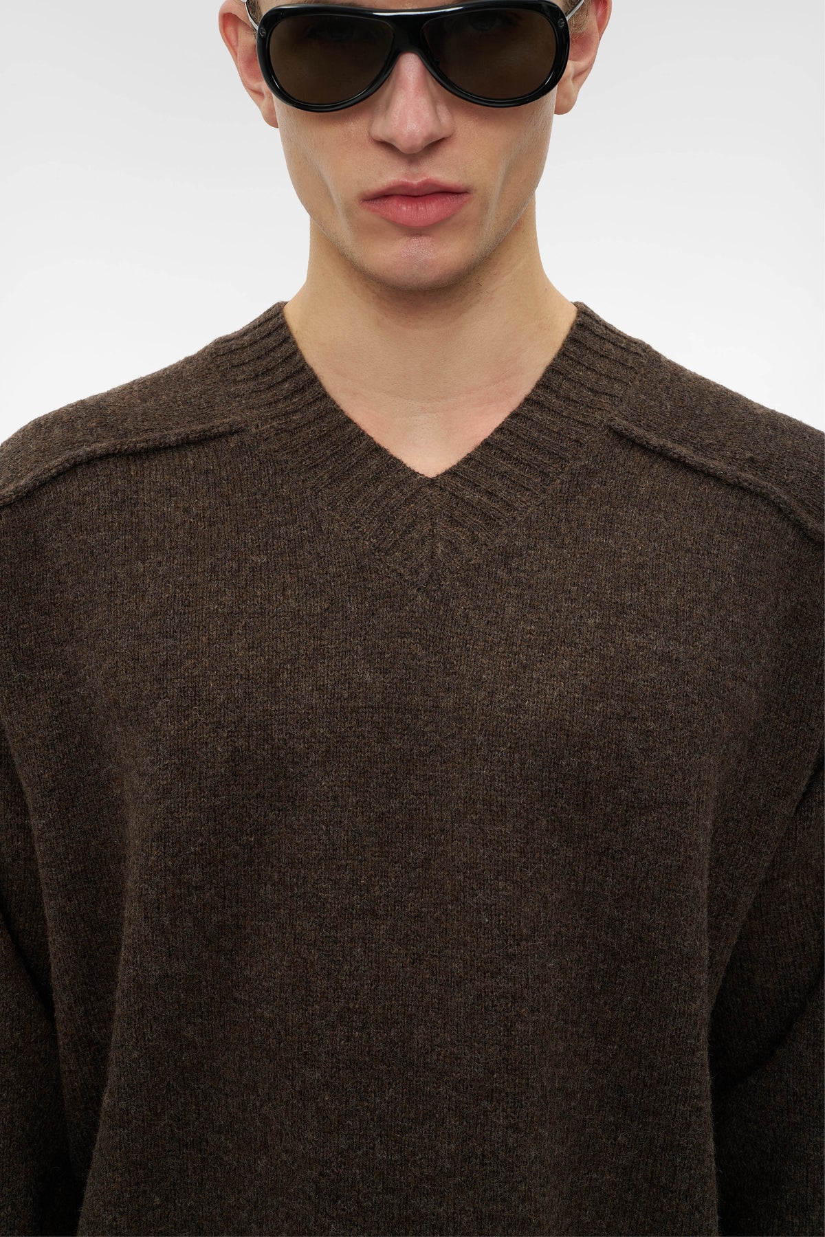 V-NECK KNIT in bark